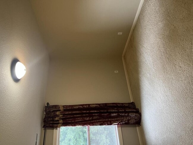 Building Photo - 15715 SE Bybee Dr