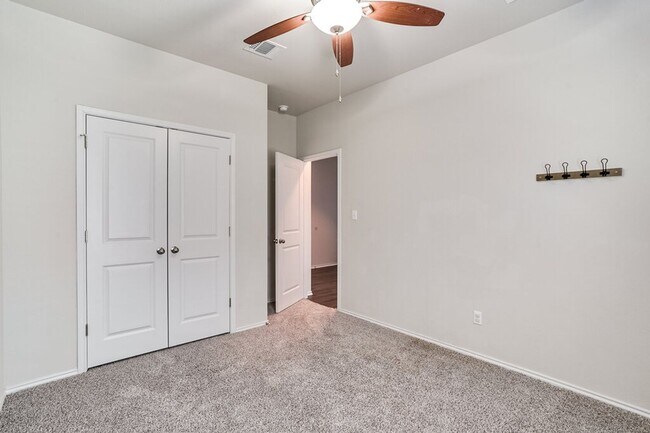 Building Photo - 3401 Pauling Loop