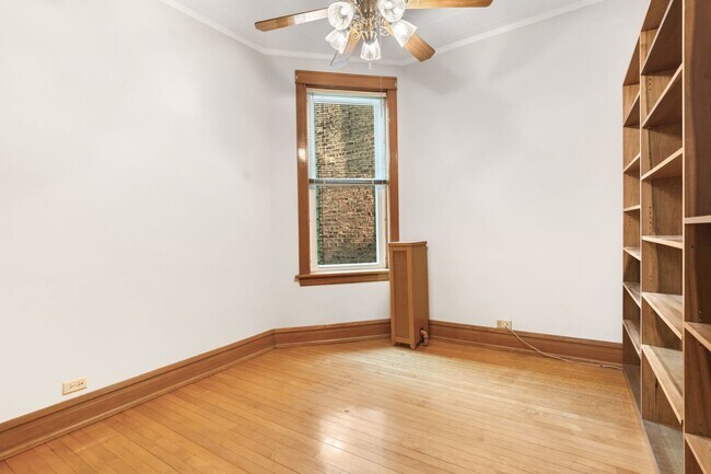 Building Photo - 2630 N Sacramento Ave
