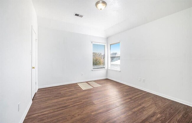 Building Photo - 17811 Scrub Oak Dr