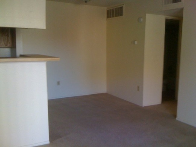 Family Room - Cottonwood Apartments