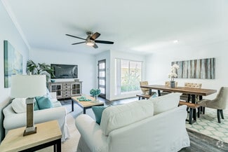 3 Bdrm Livingroom/Dining area - Palm View Village Gardena