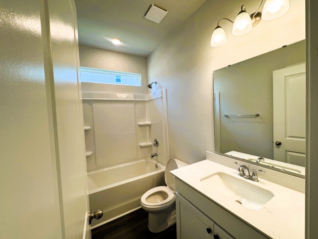 Building Photo - 811 Ireland Dr