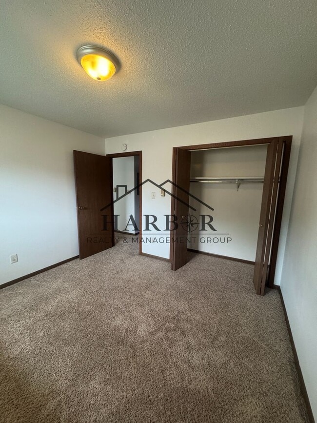 Building Photo - 1 Bedroom 1 Bath - SPECIAL: First Month Free!