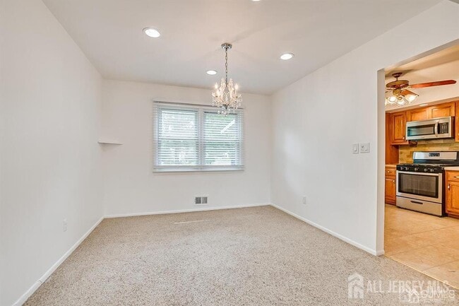 Building Photo - 559 Wood Ave