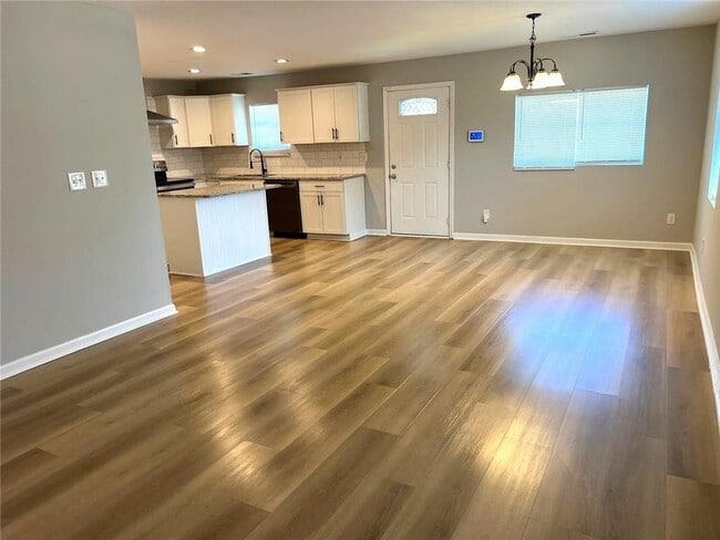 Building Photo - 566 Rockwell St SW