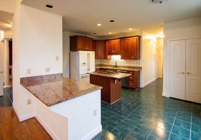 Building Photo - Elegant 4Bd/4Bth Brick Colonial