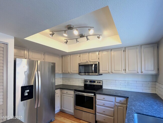 Building Photo - 2875 Idlewild Dr