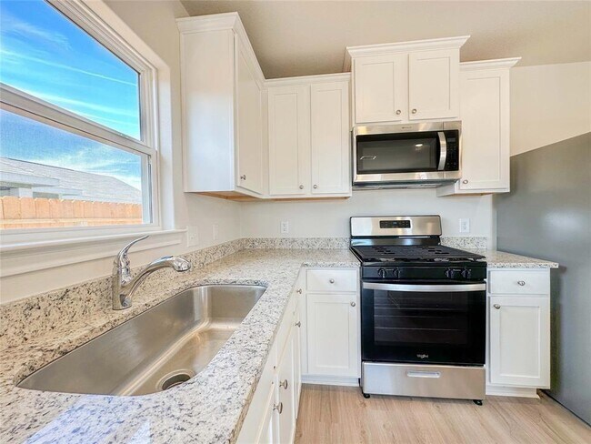 Building Photo - 16322 Sweet Grv Dr