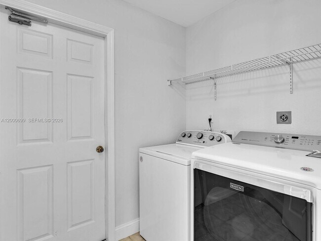 Building Photo - 2022 NW 9th Terrace