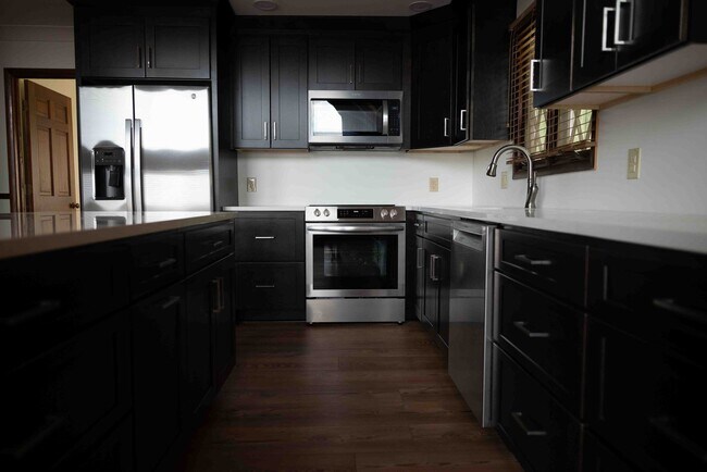 Building Photo - 418 Riverton Dr