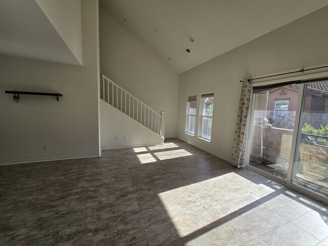 Building Photo - Stunning 3BR 3.5 BATHROOM House in Hayward