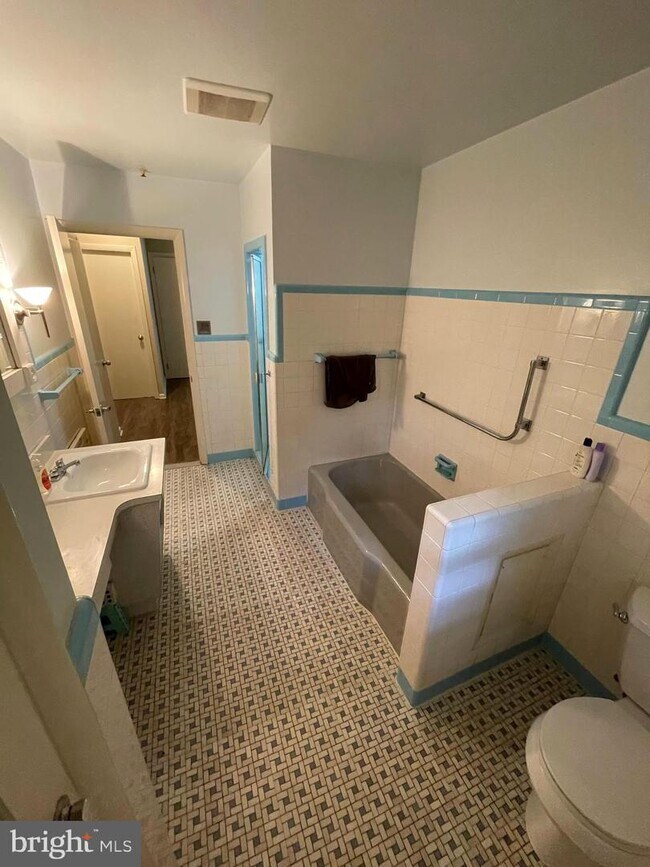 Building Photo - 107 Oak Terrace