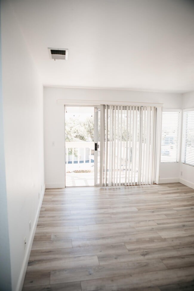 Building Photo - 681 Diamond Way