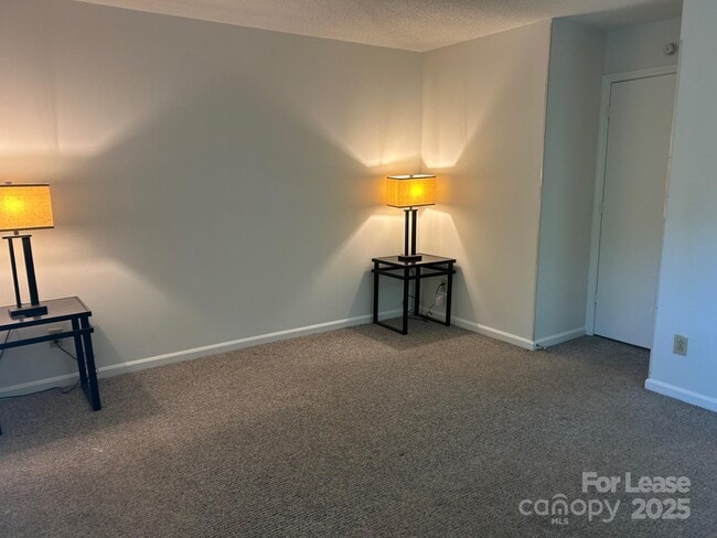 Building Photo - 10702 Blue Heron Dr