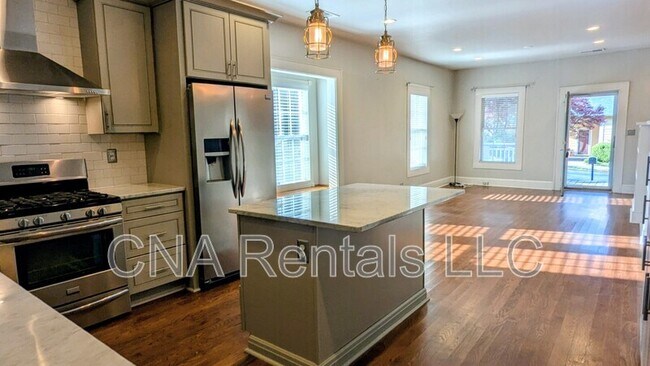 Building Photo - 1411 May Ave SE