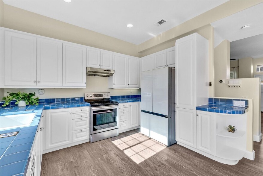 Building Photo - 2861 Ballesteros Ln