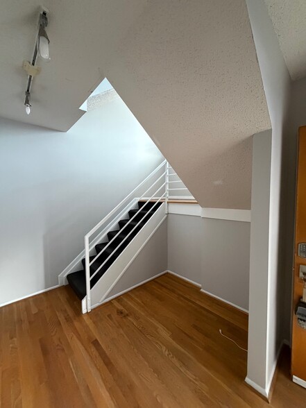 Building Photo - 1091 Harrison Ave