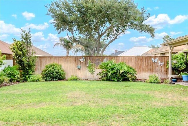Building Photo - 2513 Kings Dr