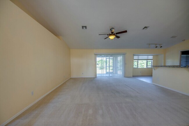 Building Photo - COMING SOON! 3 bedroom 2 bathroom single f...