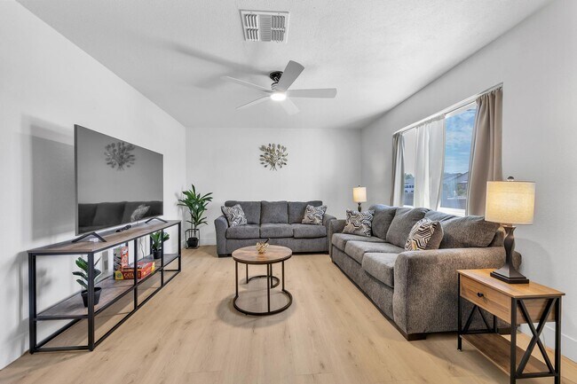 Building Photo - 1510 W 7th Dr