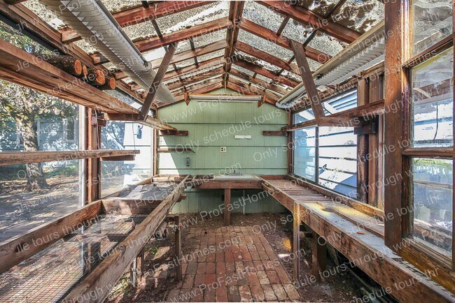 Building Photo - 1612 NE 62nd Ave