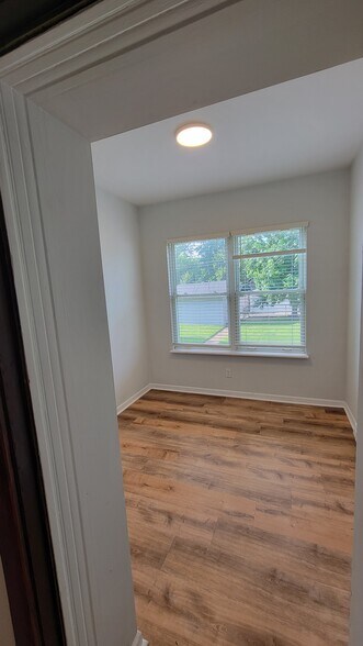 Building Photo - 5537 Holly Hills Ave