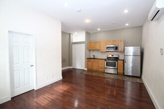 Building Photo - Spacious studio in Fairmount.