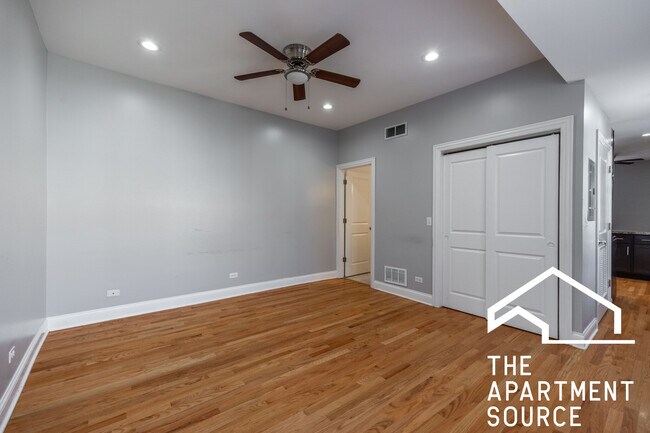 Building Photo - 4452 N Sheridan Rd