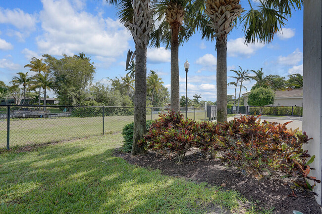 Building Photo - 1101 Vermilion Dr