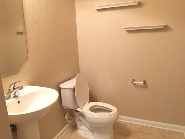 Building Photo - Delightful 4bd/2.5bth home
