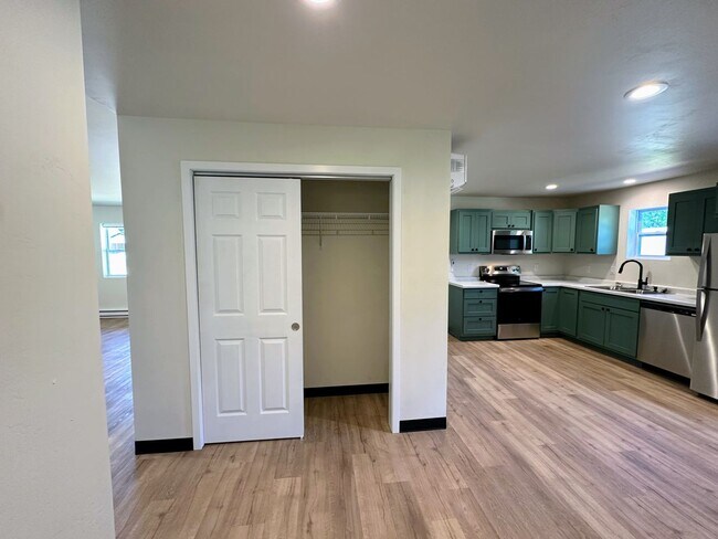 Building Photo - 1201-1203 Atrium Ct