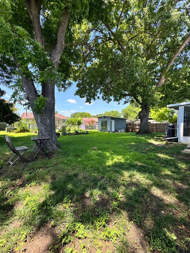 Building Photo - 740 Admiralty Way