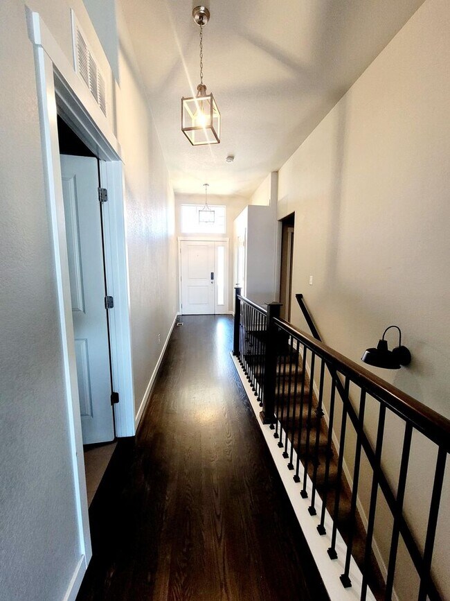 Building Photo - 7376 Peachleaf Dr