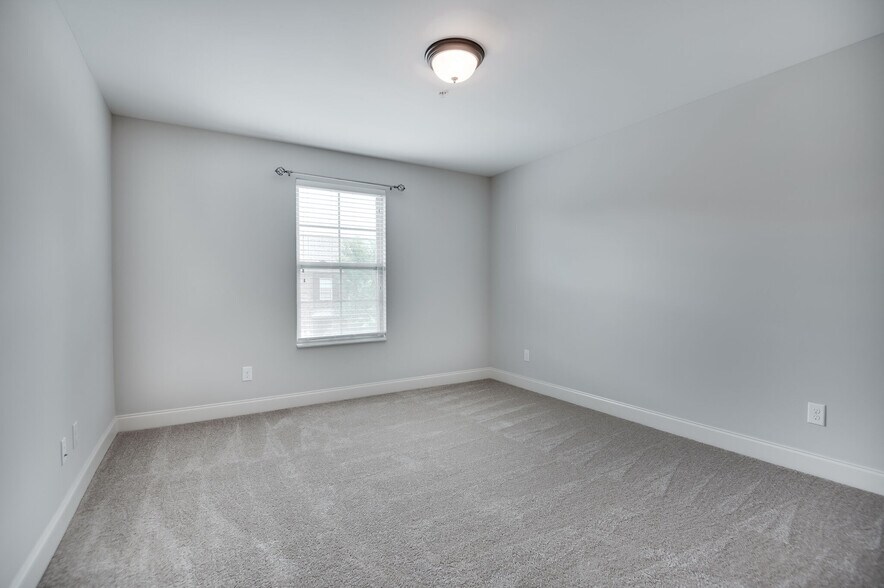 Building Photo - 141 Ambassador Private Cir