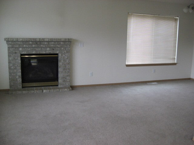 Building Photo - Spacious 3bedroom home in a well establish...