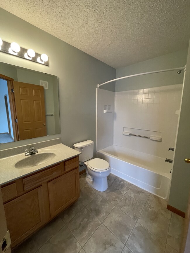 Owner’s full bath - 14367 Banyan Ln