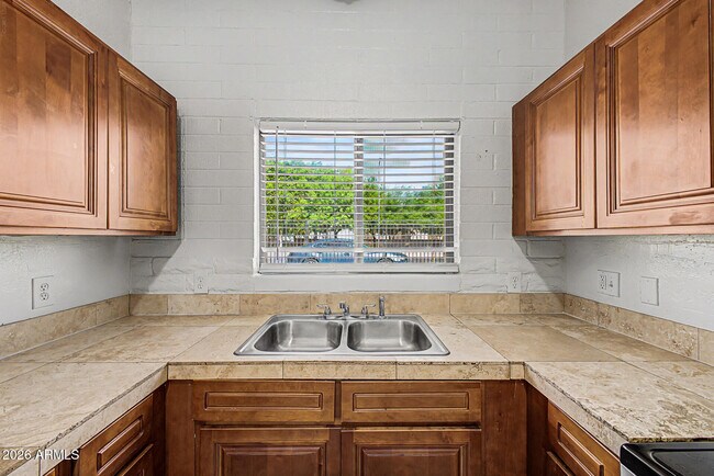 Building Photo - 7106 N 68th Ave