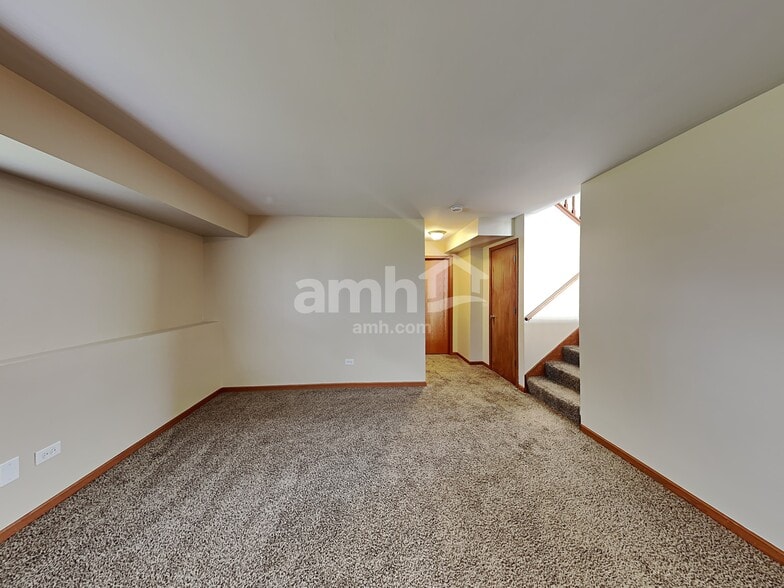 Building Photo - 26251 W Bayberry Ct