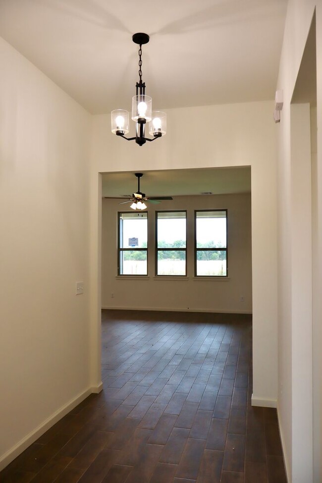 Building Photo - Brand New Home Shawnee OK. First Month Free!