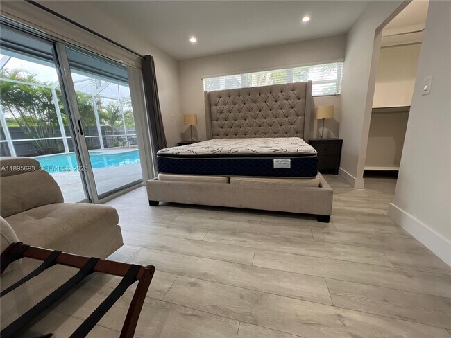 Building Photo - 1405 N 46th Ave