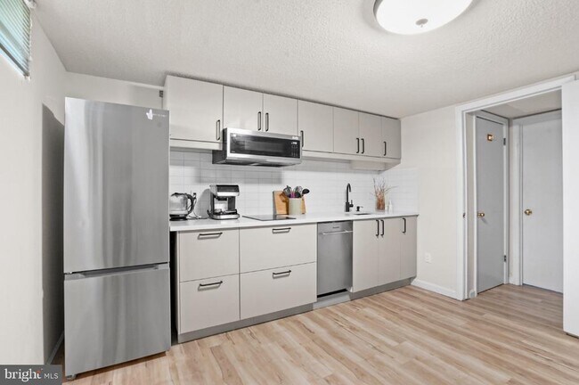 Building Photo - 1406 F St