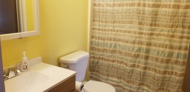 Building Photo - 2BR/1.1BA Townhouse in Newark!