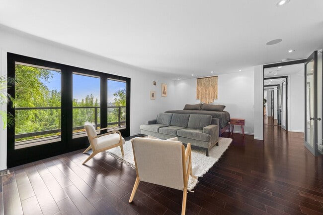 Building Photo - Architectural Contemporary with Panoramic ...
