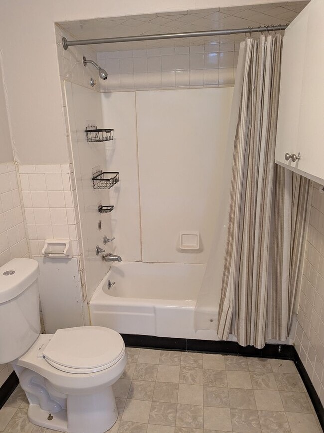 Building Photo - 1106-1108 Gibbson MGMT