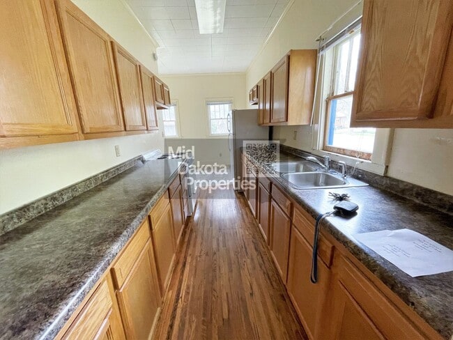 Building Photo - 723 W 5th- 2 bedroom House