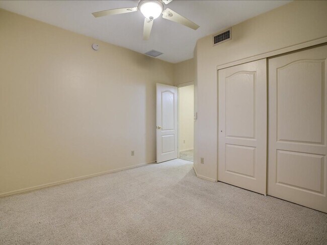 Building Photo - 3 Bedroom 2 Bathroom + Den   Gated Communi...