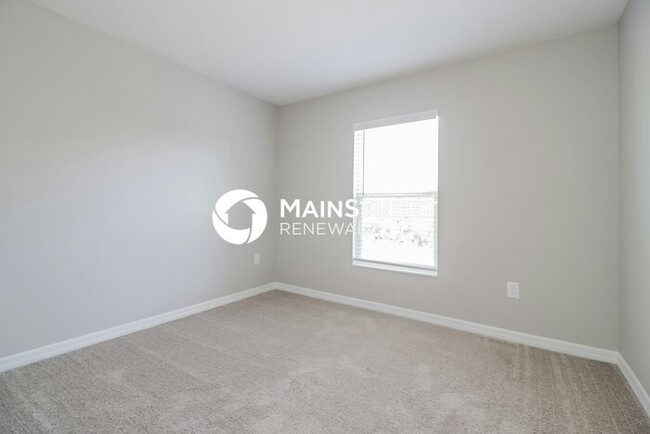 Building Photo - 127 Tulip Ln