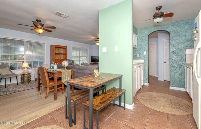 Building Photo - Downtown OS - Golf Cart District (Furnished!)