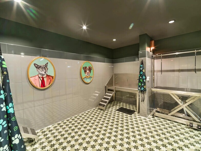 Building Photo - 400 South Saint Paul St